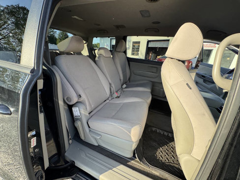 Used 2016 Kia Sedona LX w/ LX Convenience Package image 49