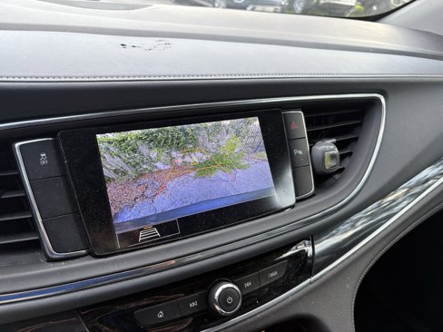 Used 2020 Buick Enclave Essence image 10