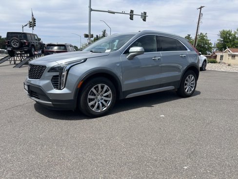Used 2023 Cadillac XT4 Premium Luxury image 3
