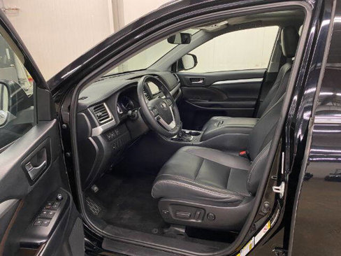 Used 2019 Toyota Highlander XLE image 9
