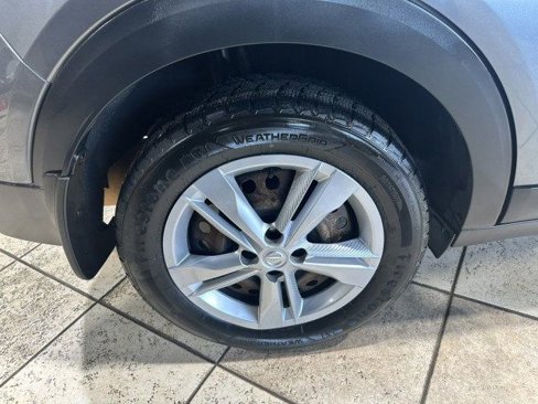 Used 2023 Nissan Kicks S image 9