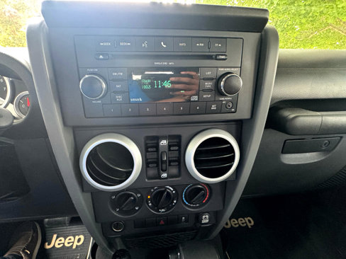 Used 2010 Jeep Wrangler Unlimited Sahara w/ Mopar Chrome Edition Group image 20