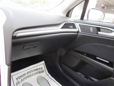 Used 2014 Ford Fusion SE image 18
