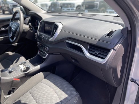 Used 2024 GMC Terrain SLE image 27