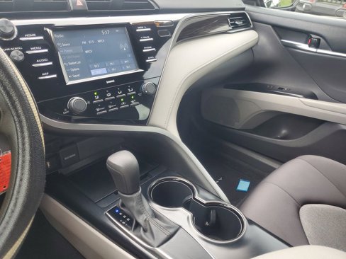 Used 2020 Toyota Camry L image 16