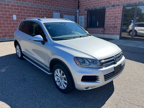Used 2011 Volkswagen Touareg Sport image 7