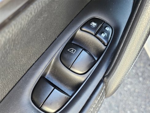 Used 2018 Nissan Rogue Sport S image 14