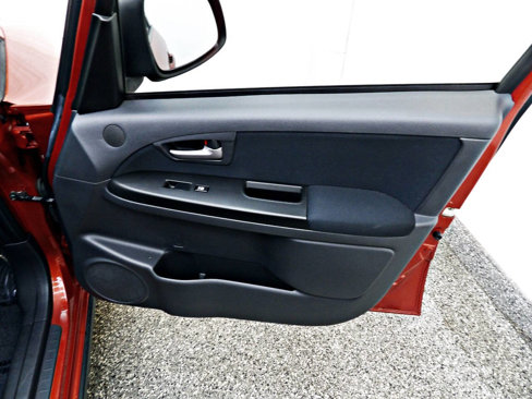 Used 2013 Suzuki SX4 AWD Hatchback image 11