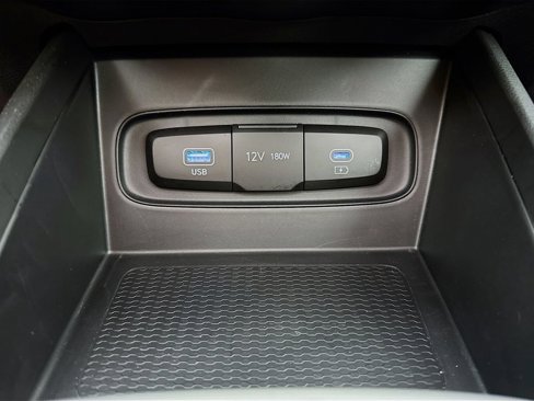 Certified 2025 Hyundai Venue SEL image 33
