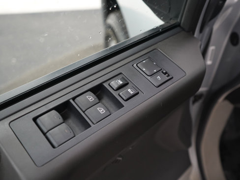 Used 2004 Nissan Titan SE image 18