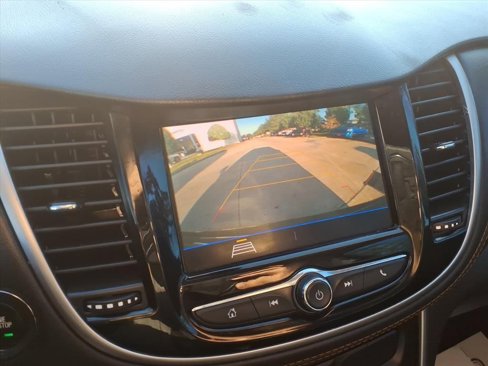 Used 2022 Chevrolet Trax LT w/ Midnight Edition image 15