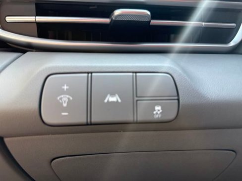 Used 2023 Hyundai Elantra SEL image 14