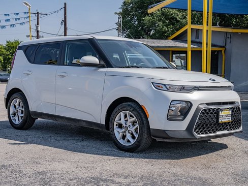 Used 2021 Kia Soul S image 3