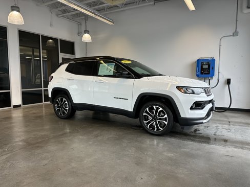 Used 2024 Jeep Compass Limited image 1