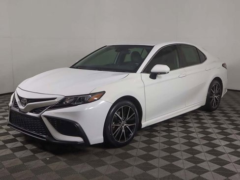 Used 2022 Toyota Camry SE image 6