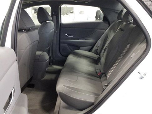 New 2025 Hyundai Elantra SEL image 16