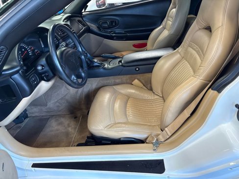 Used 2004 Chevrolet Corvette Coupe w/ Preferred Equipment Group image 32