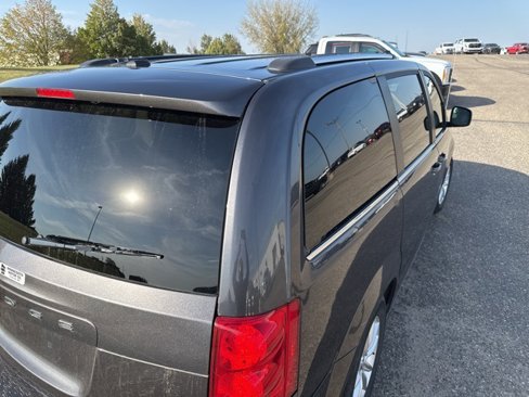 Used 2019 Dodge Grand Caravan SXT image 8