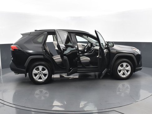 Used 2020 Toyota RAV4 XLE image 28