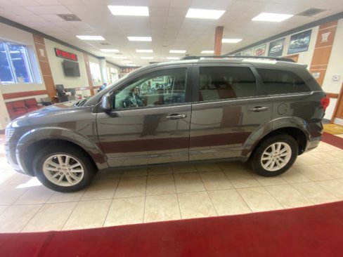 Used 2017 Dodge Journey SXT w/ Comfort/Convenience Group image 2