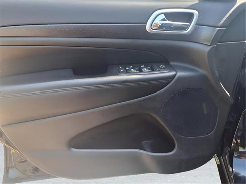 Used 2015 Jeep Grand Cherokee Altitude image 12