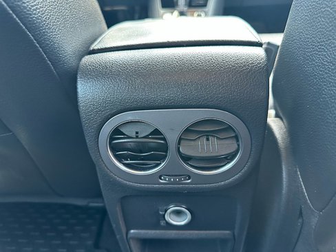 Used 2017 Volkswagen Tiguan S image 23