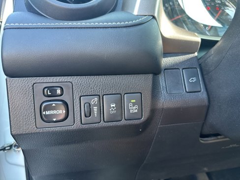 Used 2015 Toyota RAV4 Limited image 15