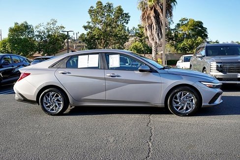 Certified 2024 Hyundai Elantra SEL image 7