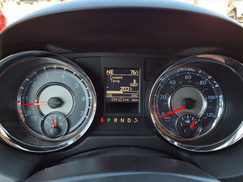 Used 2016 Chrysler Town & Country Touring image 17