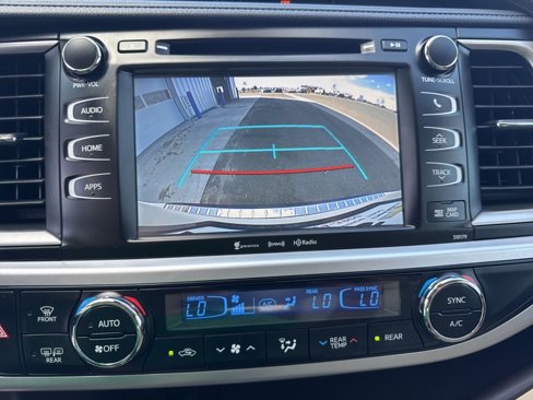 Used 2017 Toyota Highlander XLE image 24