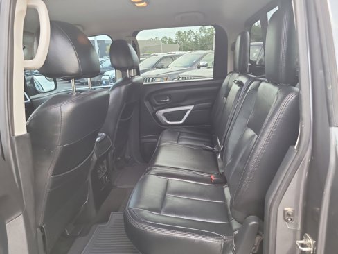 Used 2018 Nissan Titan SV w/ Chrome Package image 10