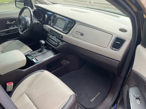 Used 2018 Kia Sedona SX Limited image 14