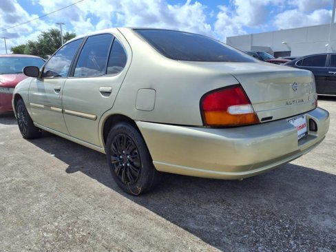 Used 1999 Nissan Altima GXE image 3