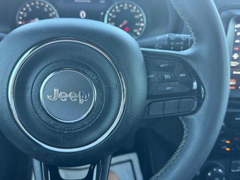 Certified 2021 Jeep Renegade Latitude image 32