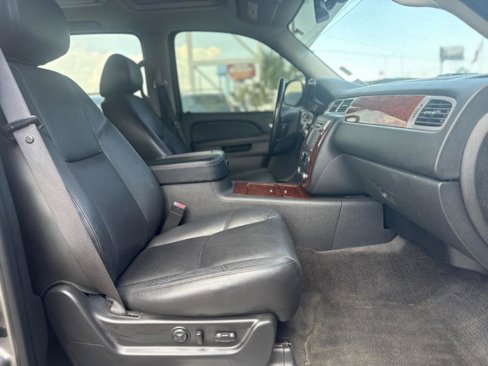 Used 2012 Chevrolet Suburban LTZ image 21
