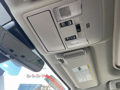 Used 2016 Toyota RAV4 Limited image 12
