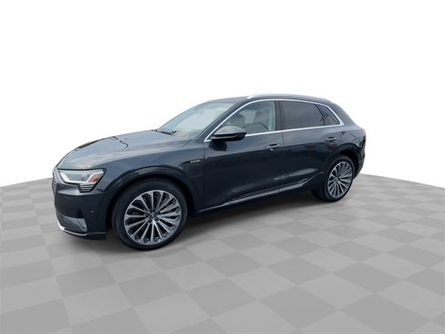 Used 2019 Audi e-tron Prestige w/ Prestige Package image 4