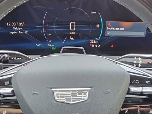 New 2025 Cadillac Optiq Luxury 1 image 18
