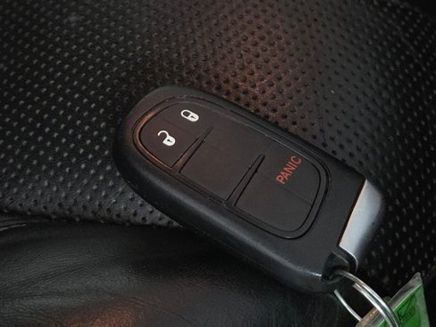 Used 2019 Jeep Cherokee Limited w/ Technology Group image 28