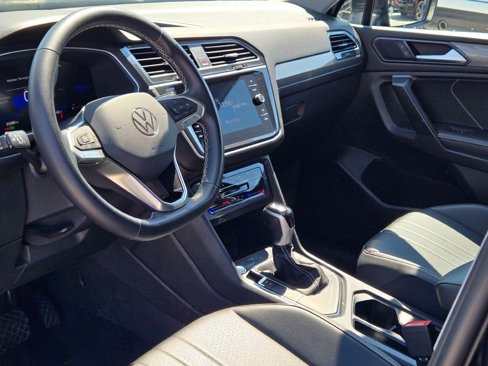 Used 2023 Volkswagen Tiguan SE image 22