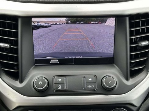 Used 2020 GMC Acadia SLE w/ Driver Convenience Package image 18