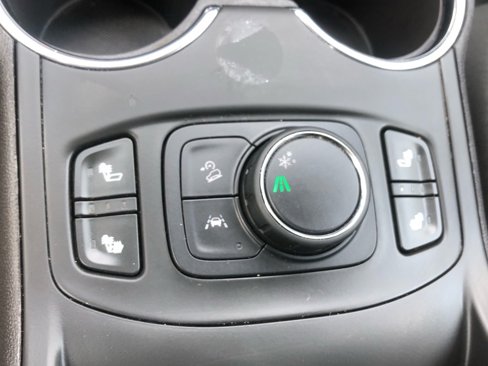 Used 2024 GMC Terrain SLT image 25