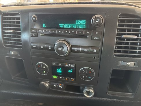 Used 2007 Chevrolet Silverado 3500 LT w/ EZ-Lift Tailgate Package image 11