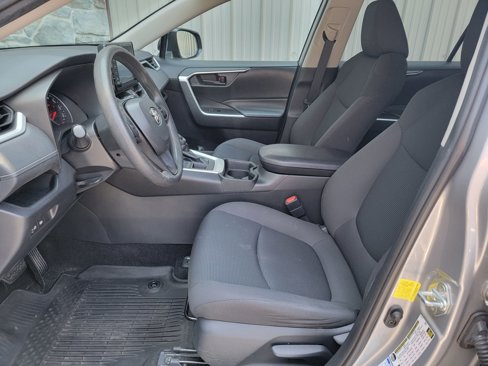 Used 2019 Toyota RAV4 LE image 10