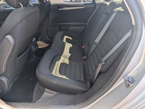 Used 2015 Ford Fusion SE image 7