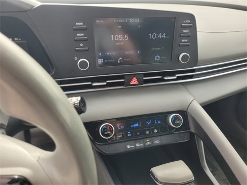 Used 2021 Hyundai Elantra SEL image 21