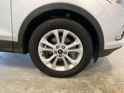 Used 2017 Ford Escape SE image 12