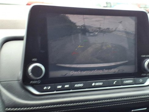Used 2022 Nissan Rogue SV image 4
