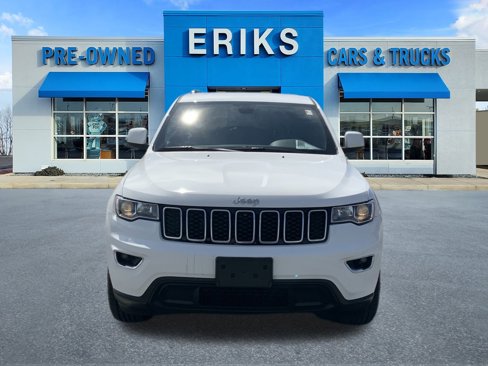Used 2020 Jeep Grand Cherokee Laredo image 3