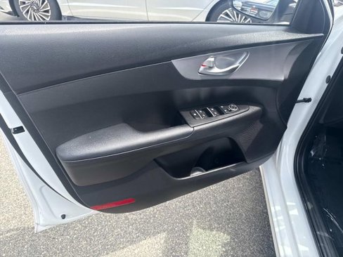 Used 2022 Kia Forte LXS image 16